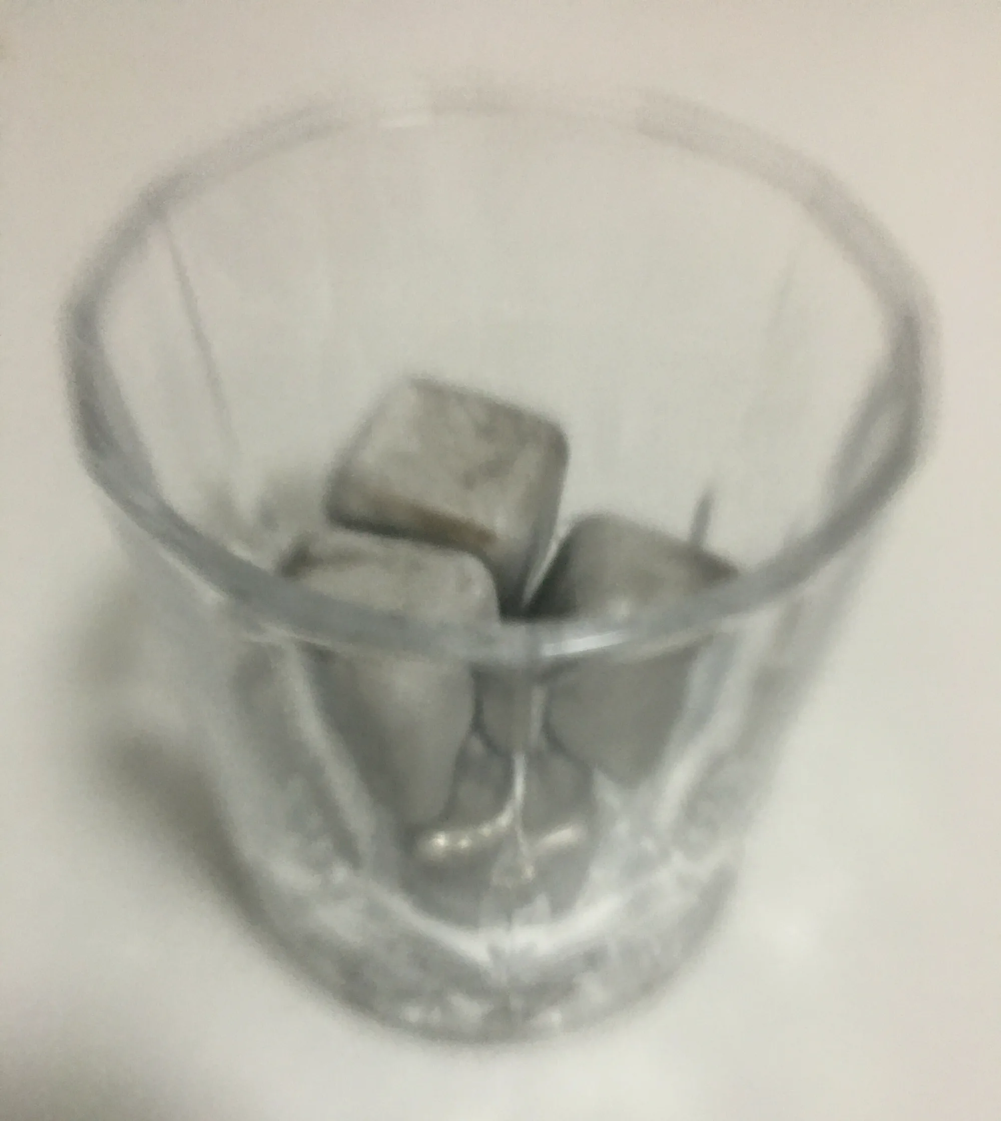 旧手机的摄像头坏了，凑合看吧