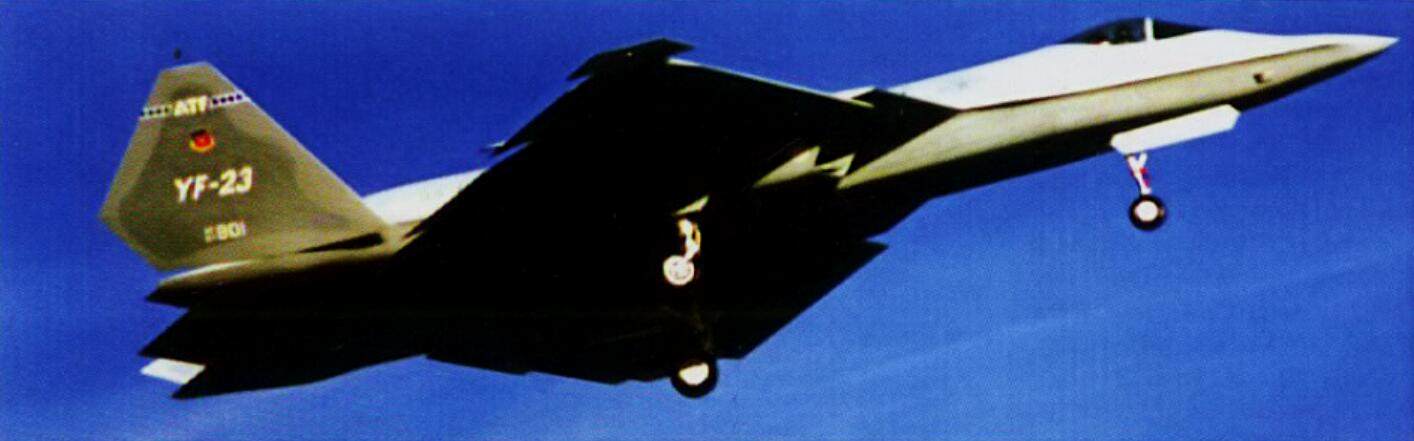 1990年10月26日，第二架YF-23在诺斯罗普另一位试飞员吉姆·桑德伯格（Jim Sandberg）的驾驶下完成了首飞。