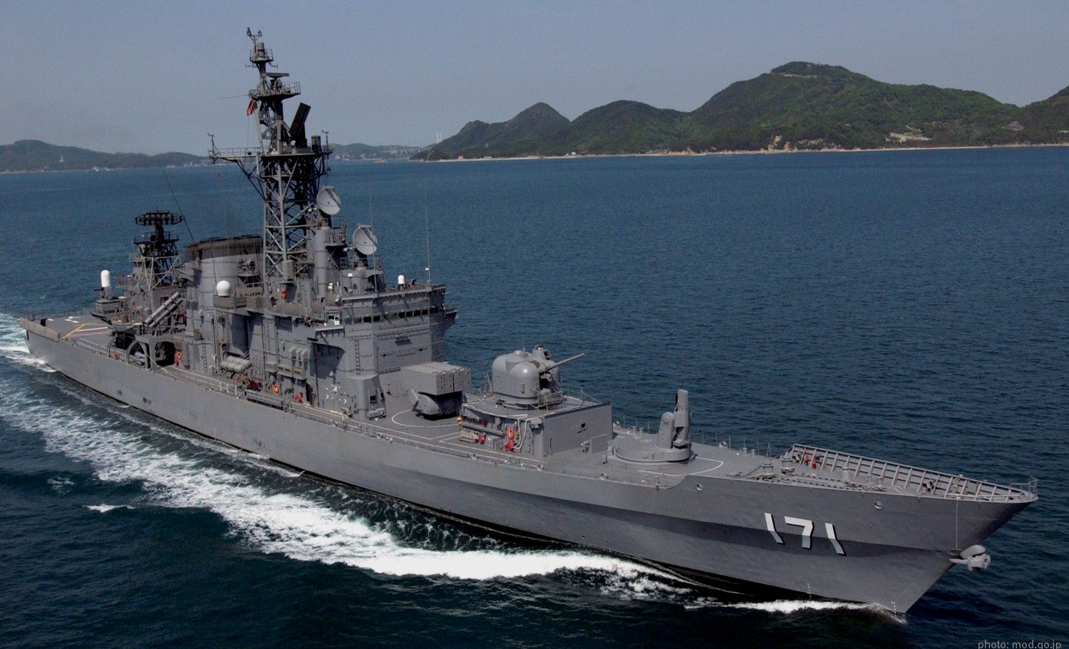旗风级导弹驱逐舰，游戏中命名为巡洋舰。