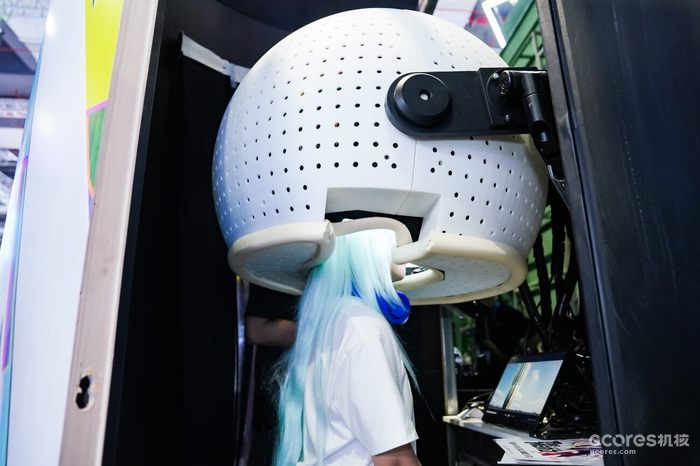 可扫描体验者面部数据并生成3D模型的《凸变英雄X》-次元穿梭机