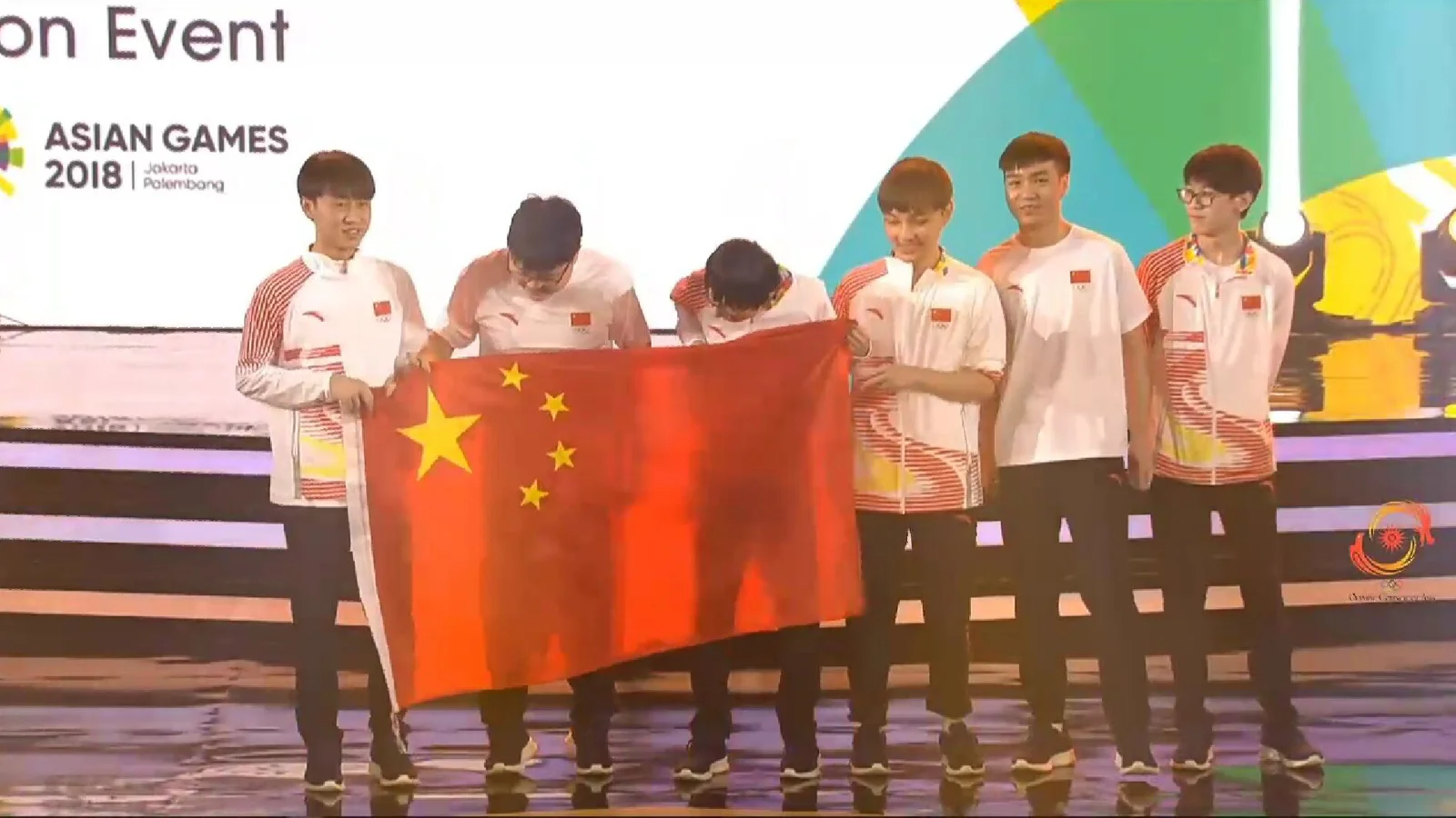 中国队3:1战胜韩国队赢得雅加达亚运会《英雄联盟》项目冠军