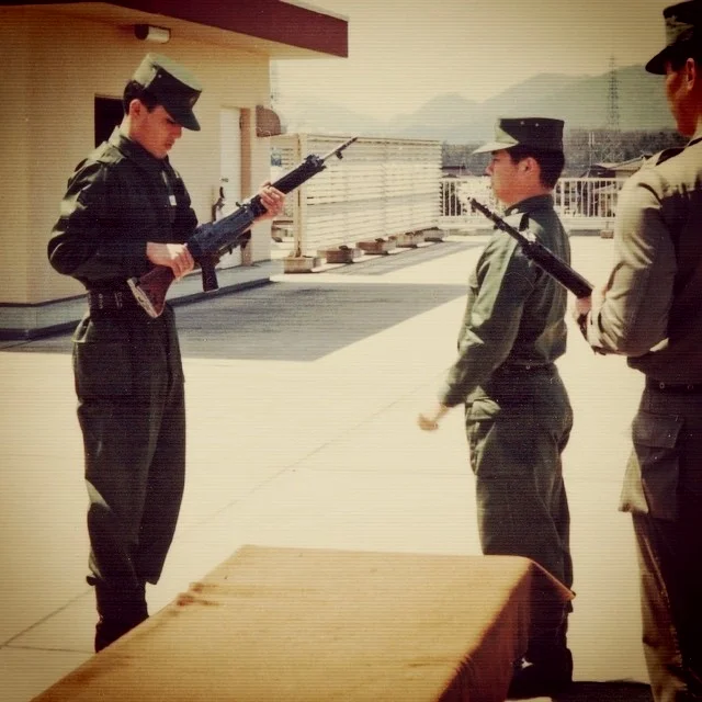 1994年入队式上使用64式进行武器授予仪式