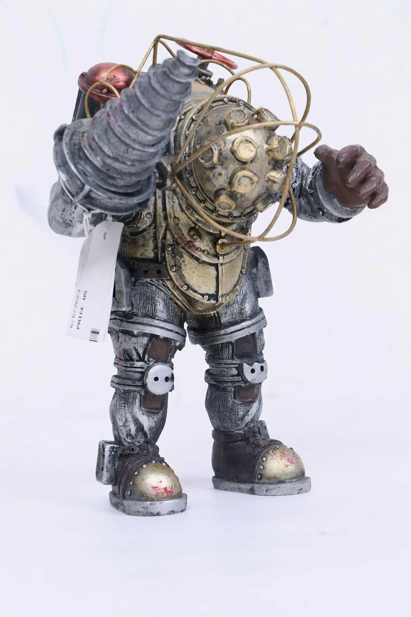 拍卖网站的大老爹小雕像
（网址：https://www.auctionninja.com/waterbury-auction-gallery/product/bioshock-2-subject-delta-sculpture-action-figure-new-with-tag-304764.html）