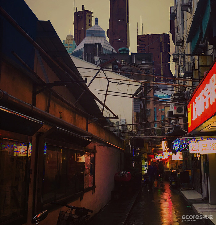 我不在这里,就在去酒吧的路上 我不在这里,就在去酒吧的路上