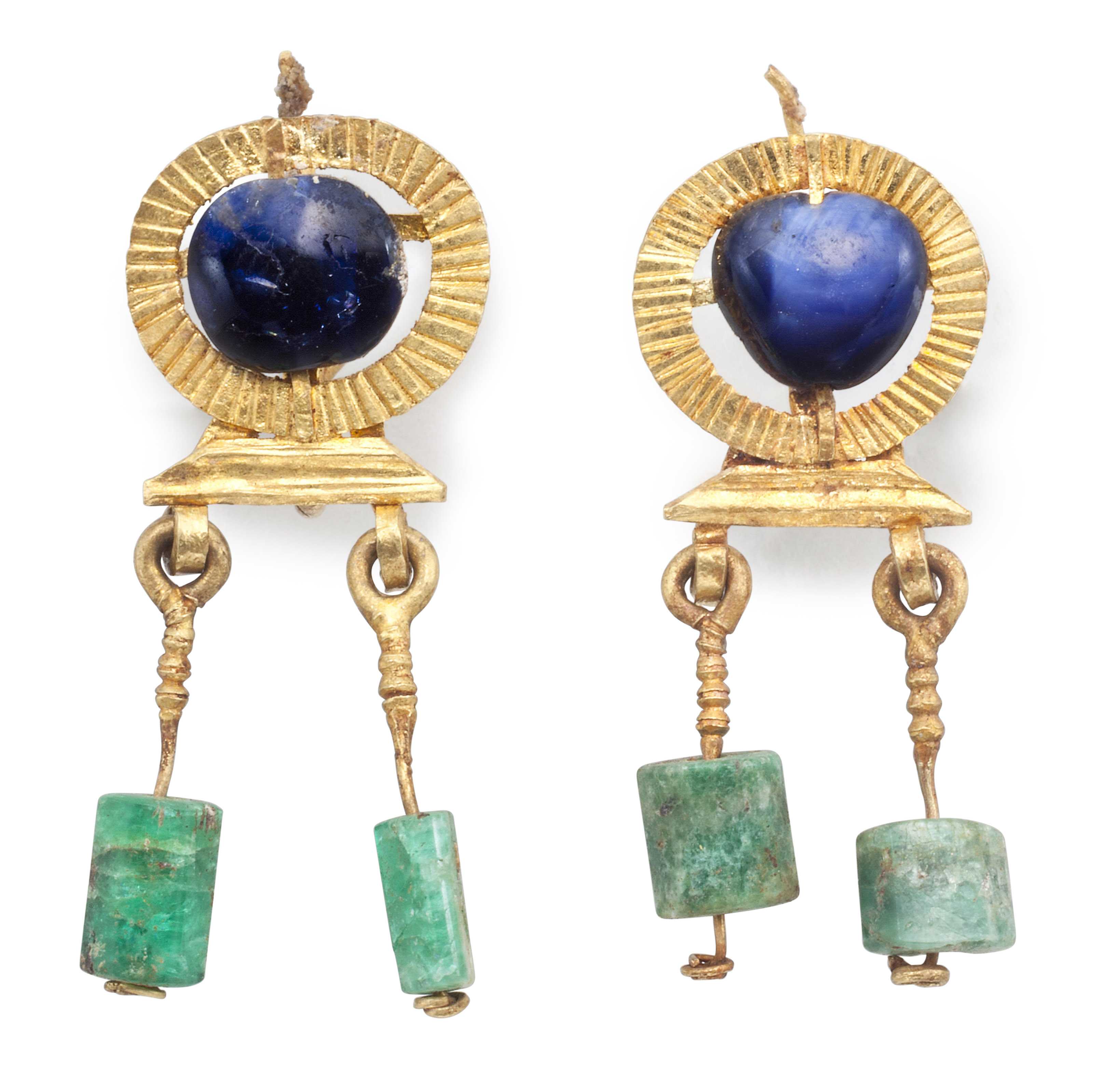 一對古羅馬的藍寶石和祖母綠耳環