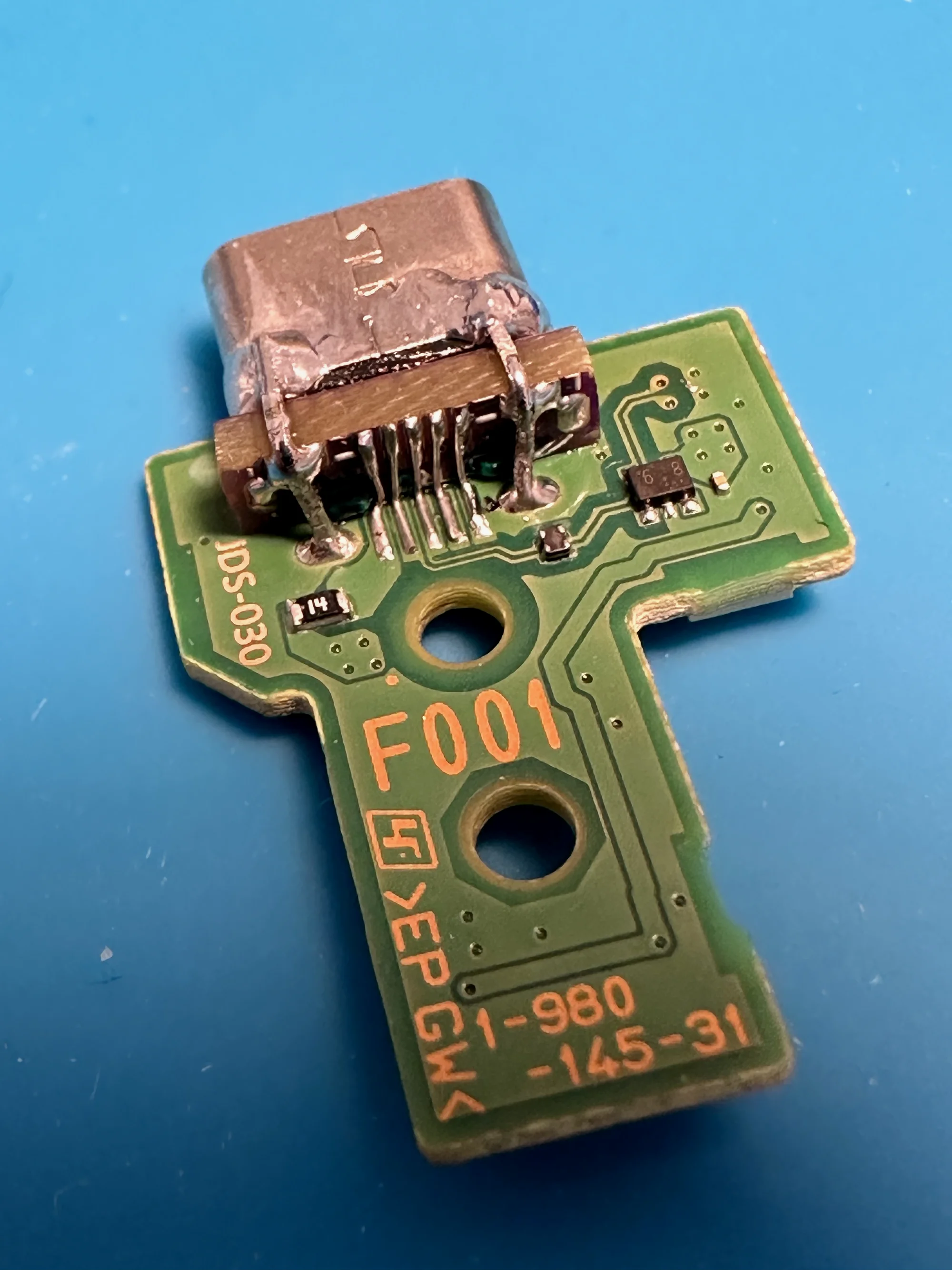 PS4手柄改C口 突然看到不错的Micro USB改Type C的方案一下激活了想把全部Micro改... | 机组 | 机核 GCORES