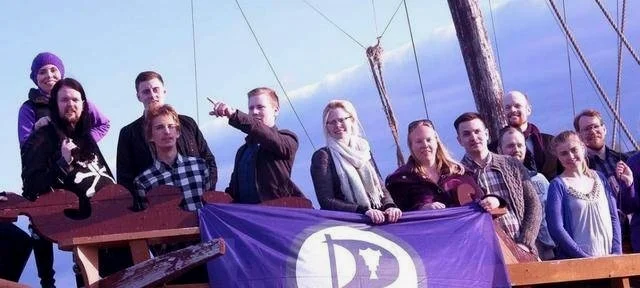 冰岛海盗党成员参加纪念活动，2016年