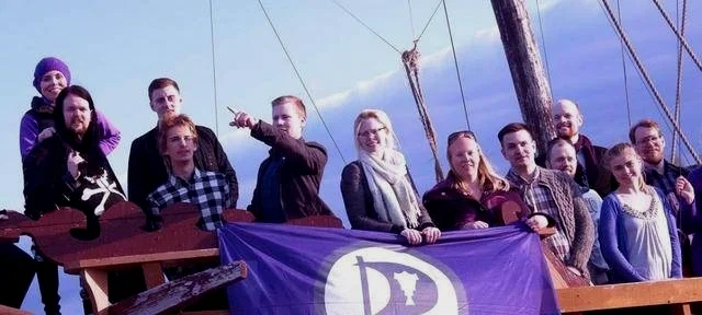 冰岛海盗党成员参加纪念活动，2016年