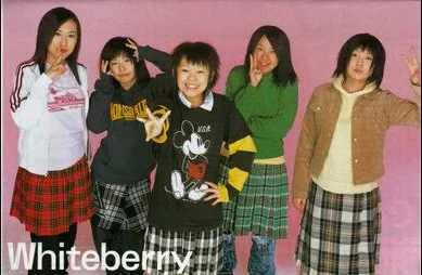 另外再来一张五人日常服装的打扮，青春洋溢。