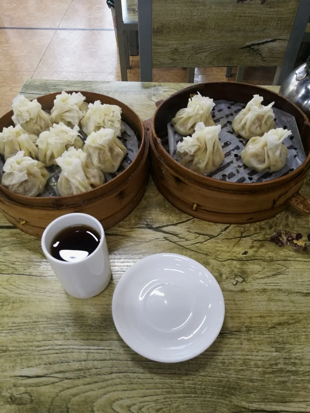 一两五烧麦和一杯去腻的砖茶