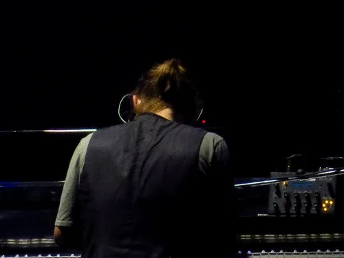 2012 Radiohead 巡演中出现的 Tetra。