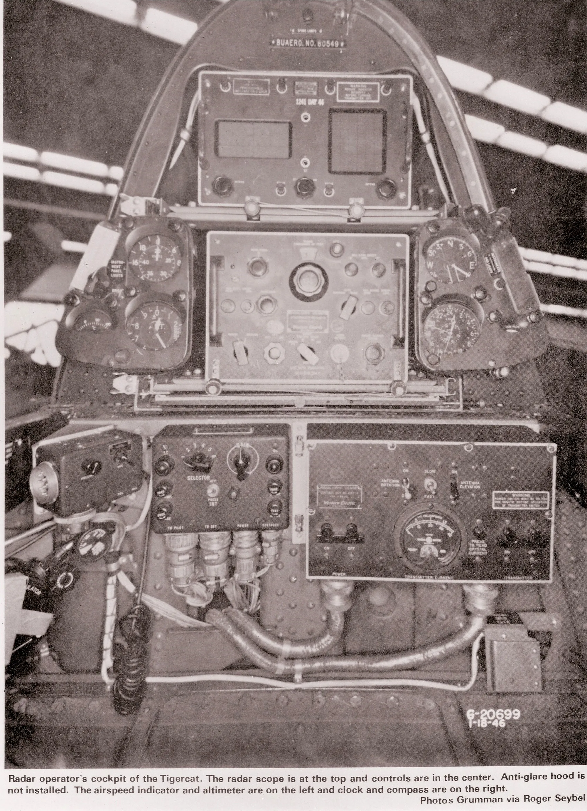 F7F-3N的雷达控制面板，由雷达操作员控制