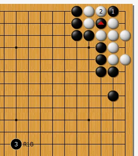 正确做法不救子而是挤压白棋做眼的空间