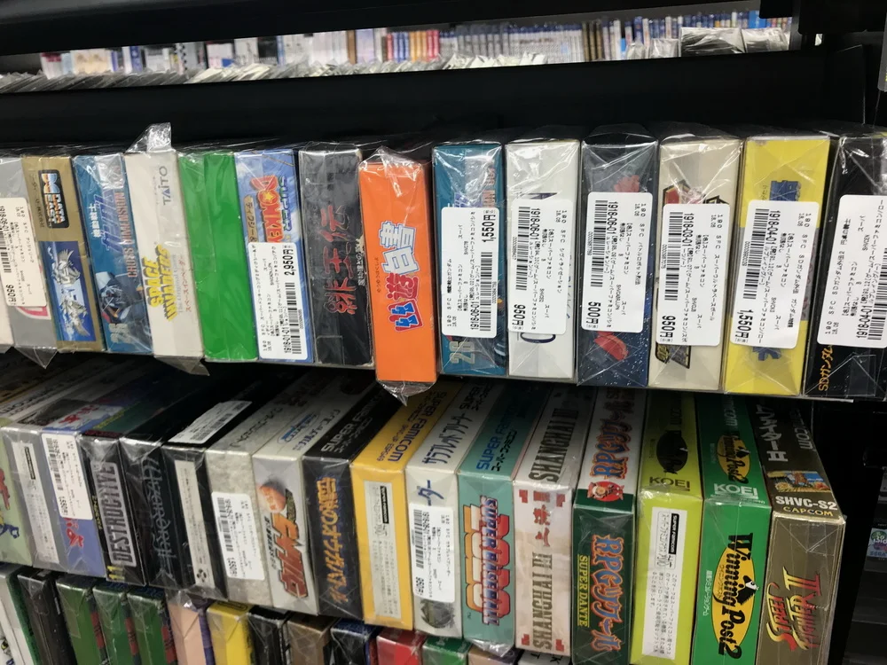 保存状态较好的SFC卡带，二十多年前的老家伙们还能箱说齐全着实不容易