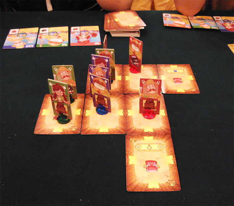 玩家在可汗遊戲大會玩《考古行動》