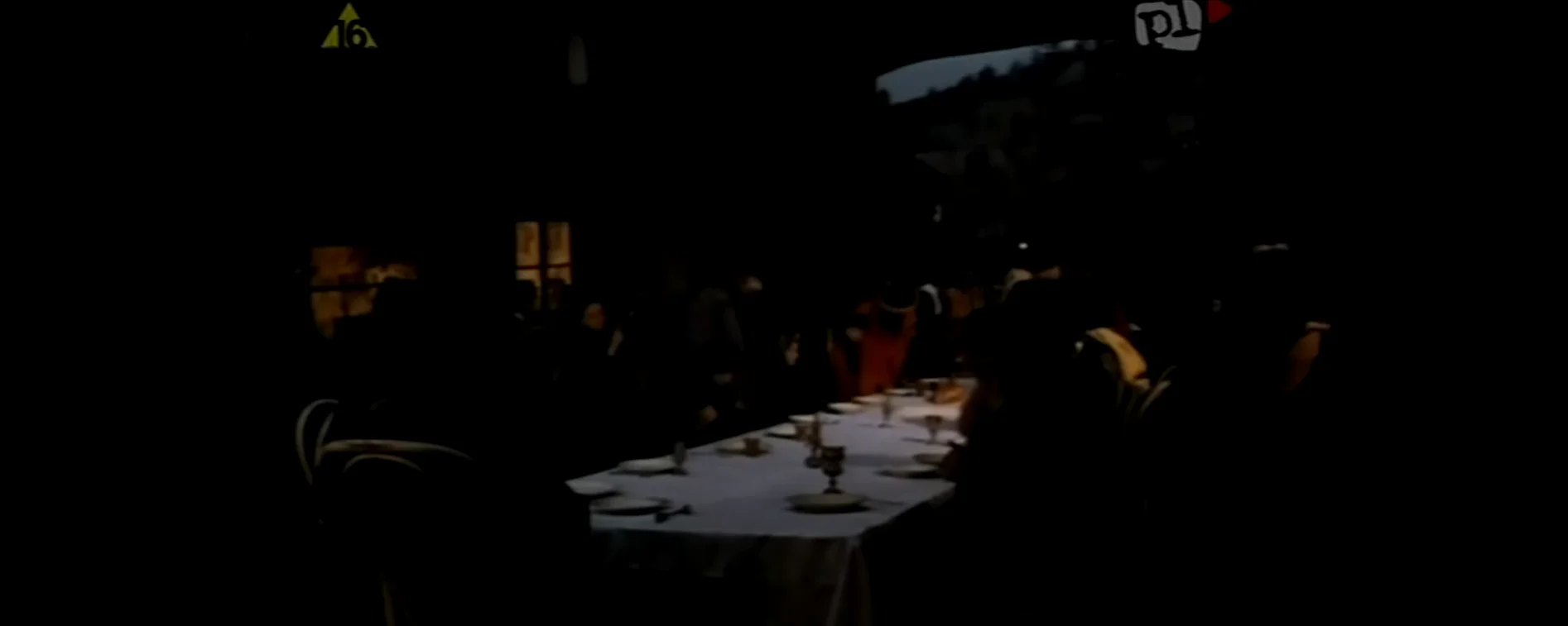 片中出现的犹太传统安息日宴会