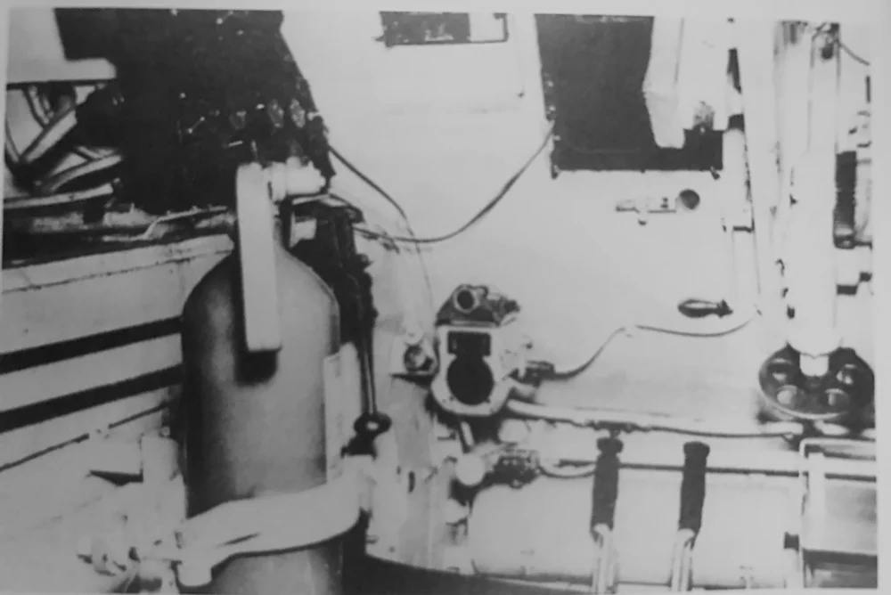M6A1（T1E3）的驾驶室，拍摄的位置与M6略有不同