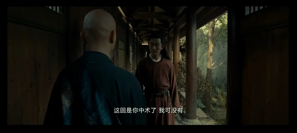 两人的立场完全反了过来，一个由相信眼前一切变成怀疑眼前一切；一个由怀疑眼前一切变成知道现实里总有真相