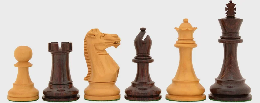 斯汤顿标准棋子。我们现在看到的斯汤顿标准棋子是经过简化过得。