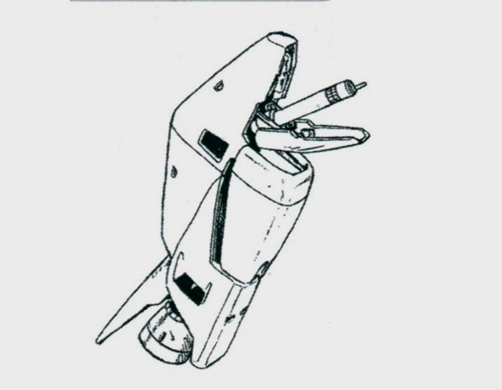 背包结构了同样以可动式结构搭载了推进器，除此之外，背部顶端还以共形形式收纳了光束军刀。