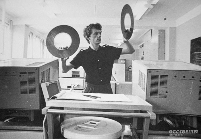 《原子之心》的智能黑科技,原型竟然是夭折的苏联互联网? 《原子之心》的智能黑科技,原型竟然是夭折的苏联互联网?